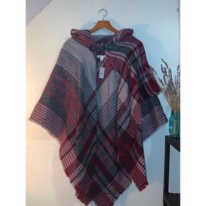 🔆NWT Francescas Gray&Cranberry Plaid Sweater Cape